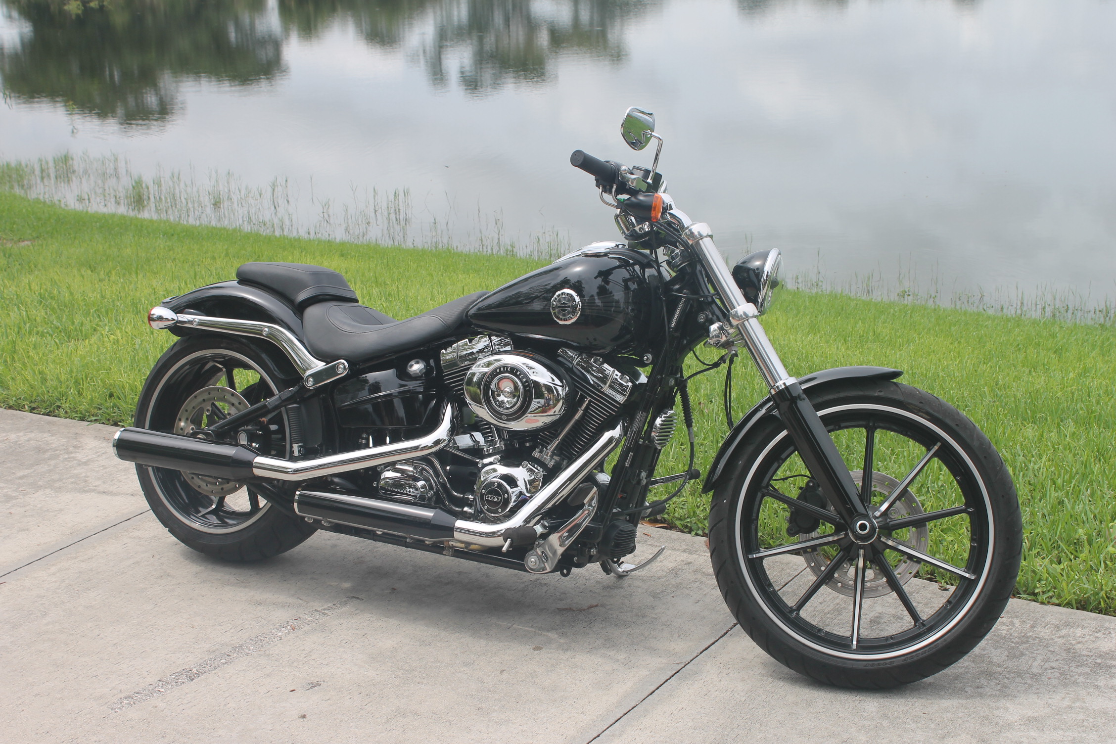 2014 HARLEY BREAKOUT 001 - American V Twin